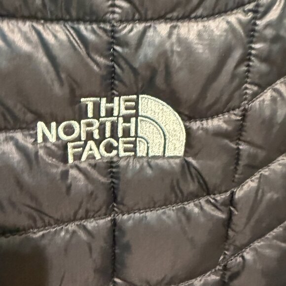 NEW North Face Thermoball ECO Black Puffer Trek Vest Mens Medium 3rd Party Logo - Picture 9 of 14